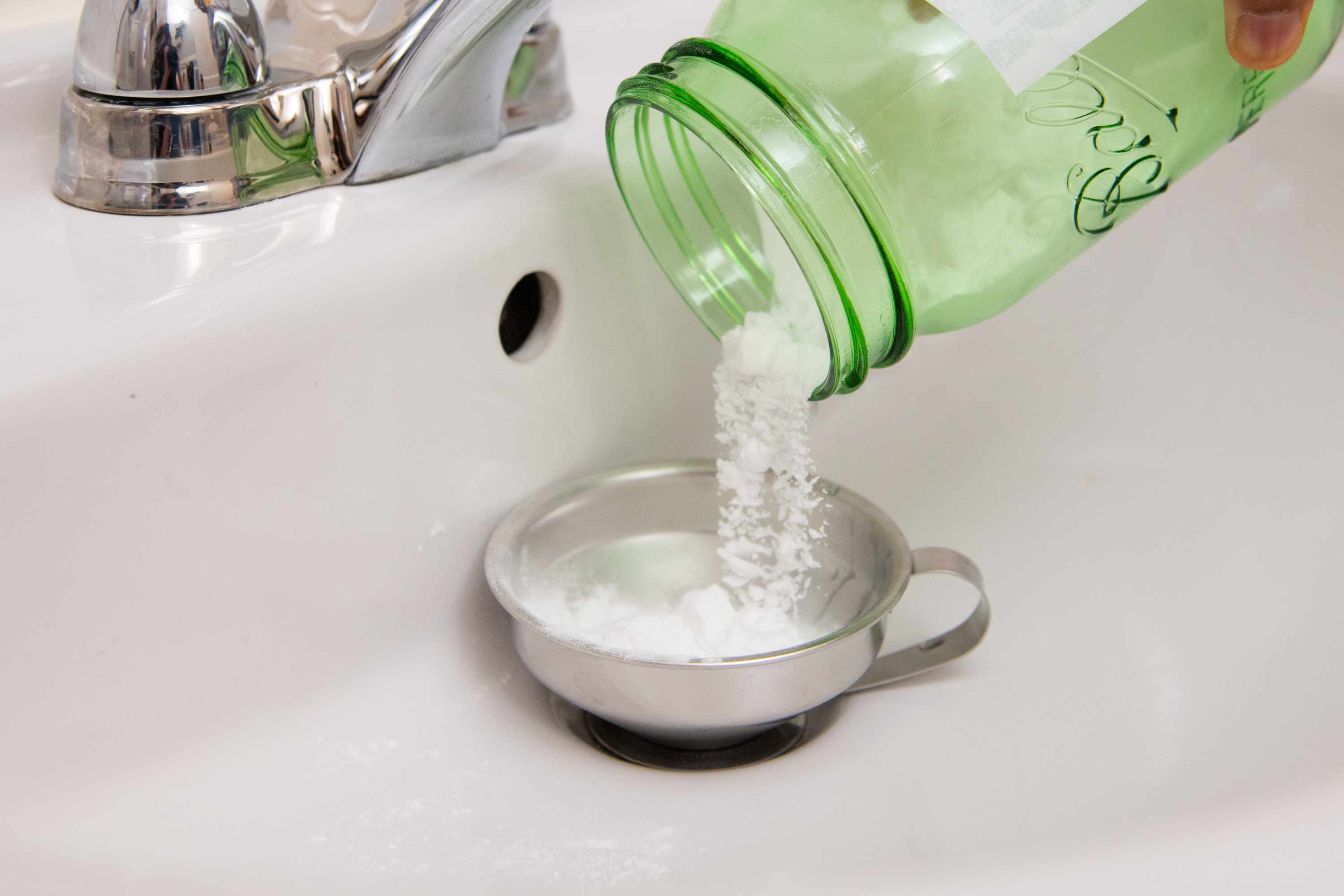 How to Clean Your Sink with Baking Soda: The Complete Natural Cleaning Guide