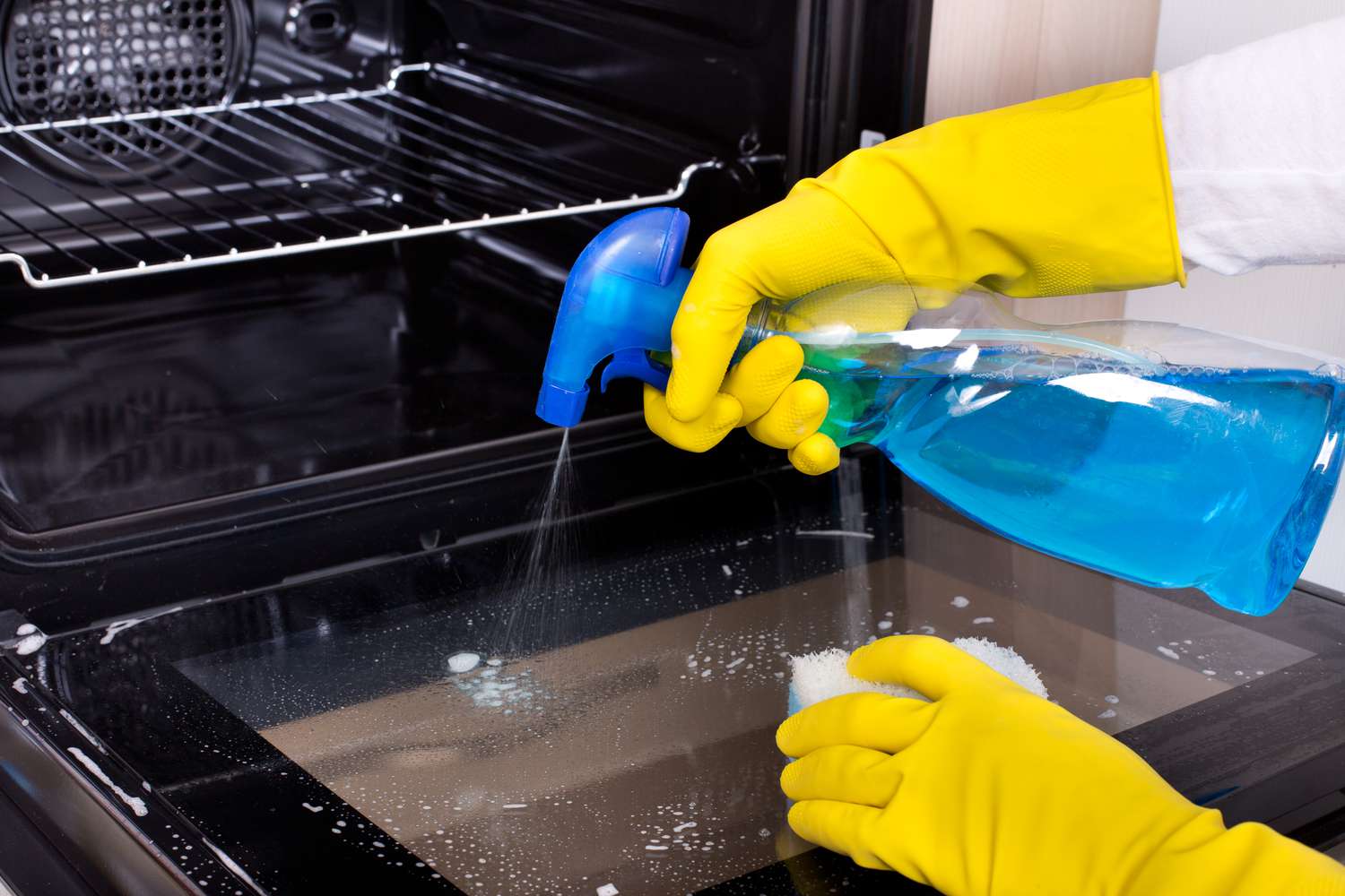 Best Natural Oven Cleaners: Safe, Non-Toxic, and Chemical-Free Ways to Deep Clean Your Oven