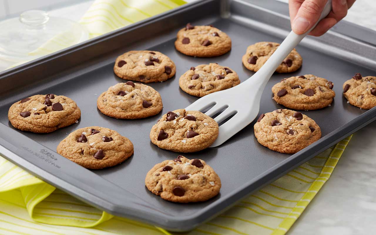How to Clean Cookie Sheets