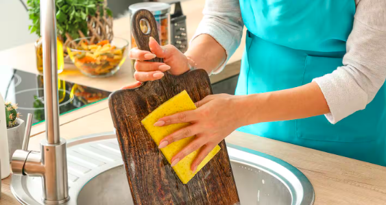How to Disinfect a Wood Cutting Board Safely and Effectively at Home