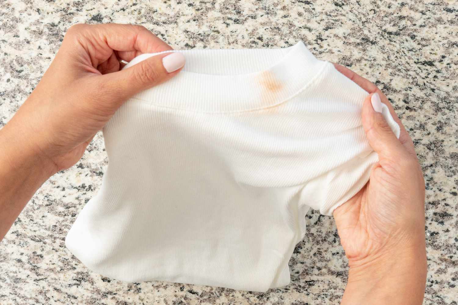 How to Remove Fake Tan Stains: Easy and Effective Cleaning Tips for Clothes, Carpet, and Bedding