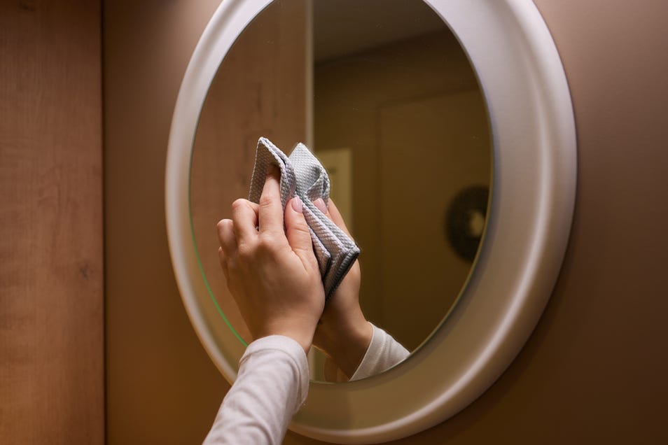 How to Clean a Mirror for Sparkling Results: Expert Steps for a Streak Free Shine